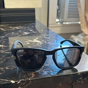 Hugo Boss mans sunglasses little scratches very little, No box sorry